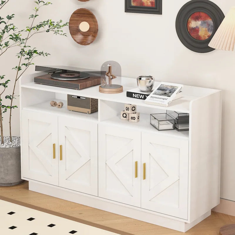 Aparador de almacenamiento tipo buffet con paneles de puertas decorativos y tiradores metálicos