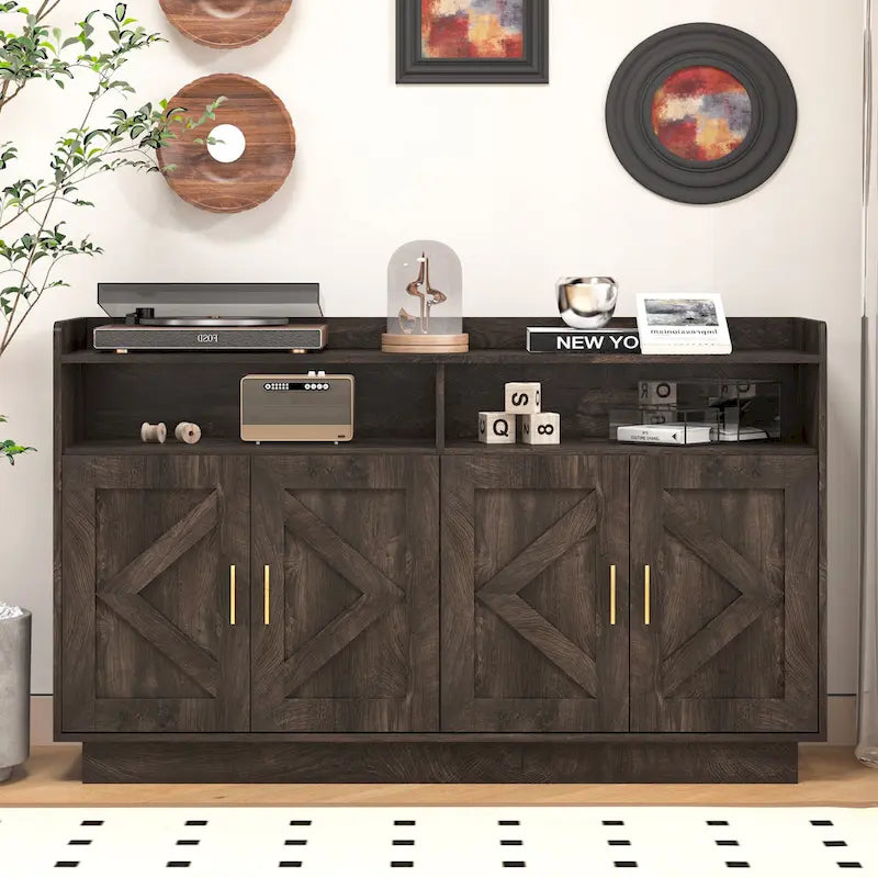 Credenza contenitore buffet con pannelli decorativi sulle ante e maniglie in metallo