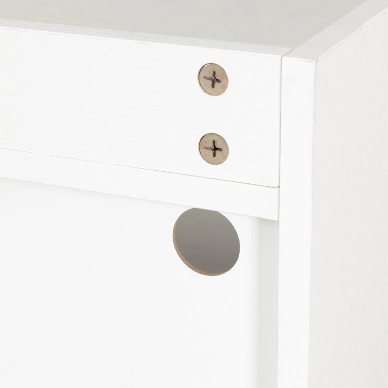 Credenza contenitore buffet con pannelli decorativi sulle ante e maniglie in metallo