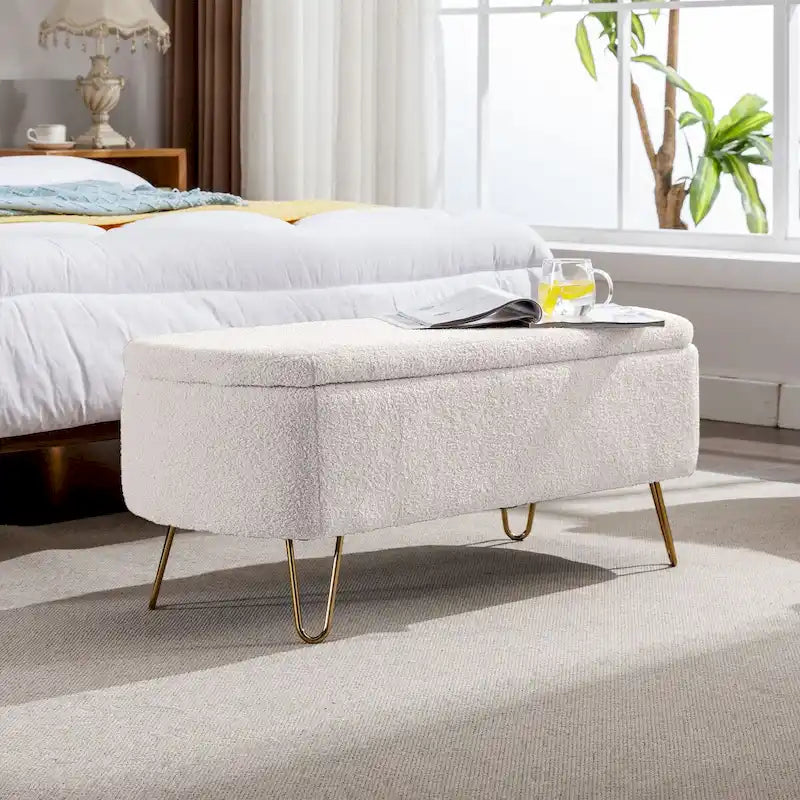Banco otomano de almacenamiento para el pie de la cama con patas doradas, banco moderno tapizado y acolchado color blanco marfil para la entrada