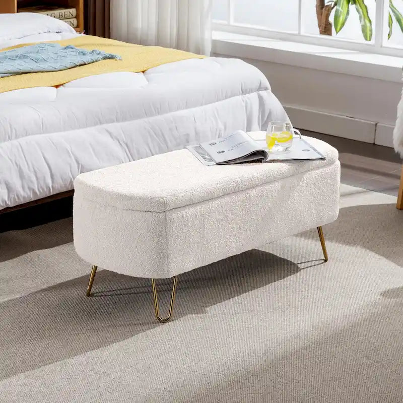 Banco otomano de almacenamiento para el pie de la cama con patas doradas, banco moderno tapizado y acolchado color blanco marfil para la entrada
