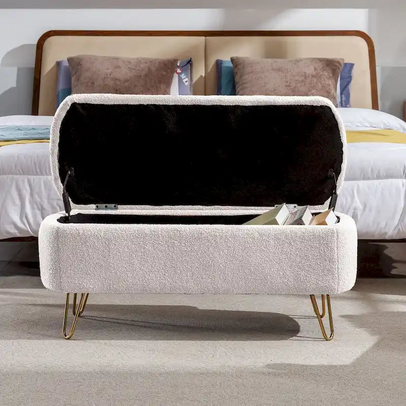 Opbergbank-ottoman voor aan het voeteneinde van het bed met gouden poten, moderne gebroken witte entreebank met bekleding, kussens en opbergruimte