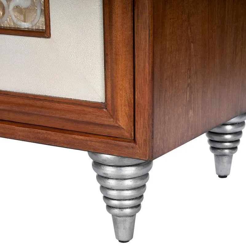 Credenza in legno marrone con pannelli delle ante in pelle e conchiglia Capiz