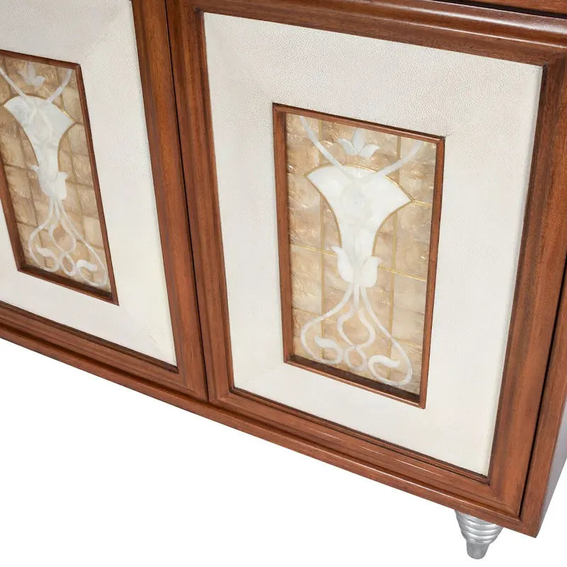 Credenza in legno marrone con pannelli delle ante in pelle e conchiglia Capiz