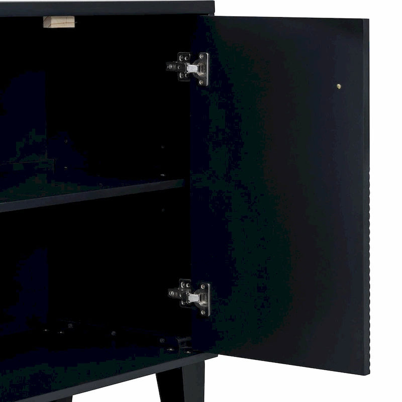 Schrank im Light-Luxury-Stil mit geometrischen Mustern