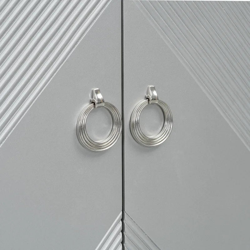 Schrank im Light-Luxury-Stil mit geometrischen Mustern